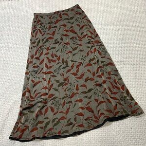 Oscar de la Renta 100% Silk Floral Skirt Size 10P Gray Red Full Skirt
